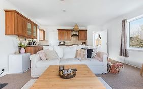 2 Bed In Historic Tonbridge - 35 Mins From London